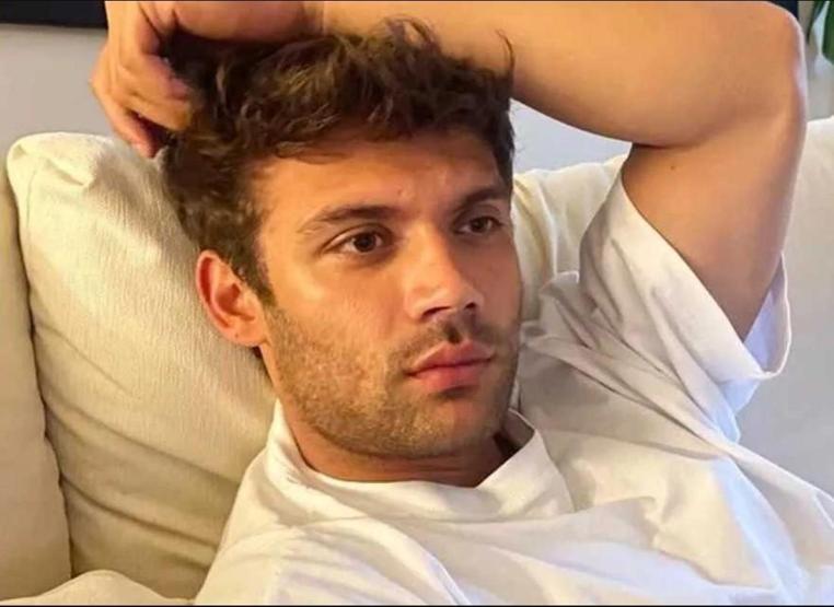 Caner Topçu’nun yepyeni tatiller durağı şaşırttı Buz gibi suda yüzdü