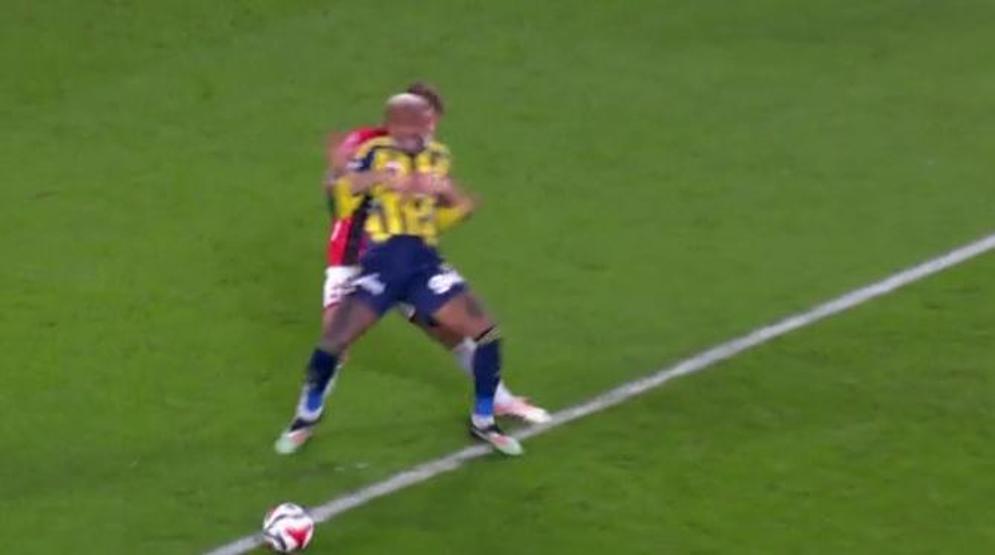 Fenerbahçe - Gençlerbirliği maçı sonrası tartışmalı pozisyonlar değerlendirildi: Kırmızı kart görmeliydi...
