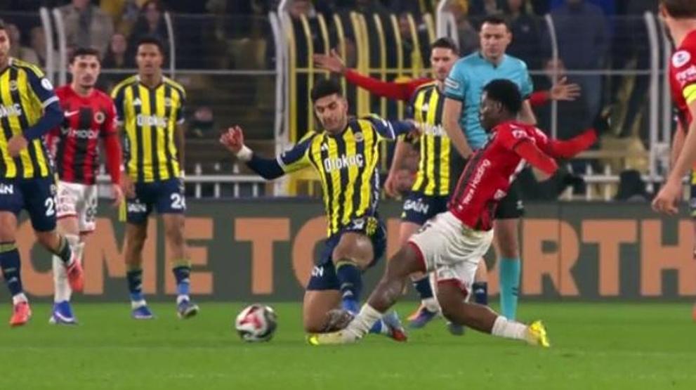 Fenerbahçe - Gençlerbirliği maçı sonrası tartışmalı pozisyonlar değerlendirildi: Kırmızı kart görmeliydi...