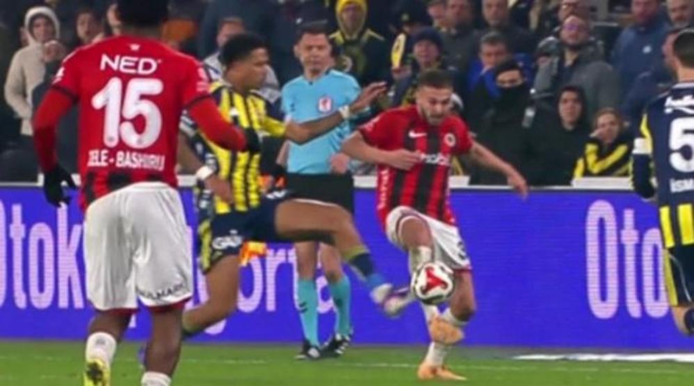 Fenerbahçe - Gençlerbirliği maçı sonrası tartışmalı pozisyonlar değerlendirildi: Kırmızı kart görmeliydi...