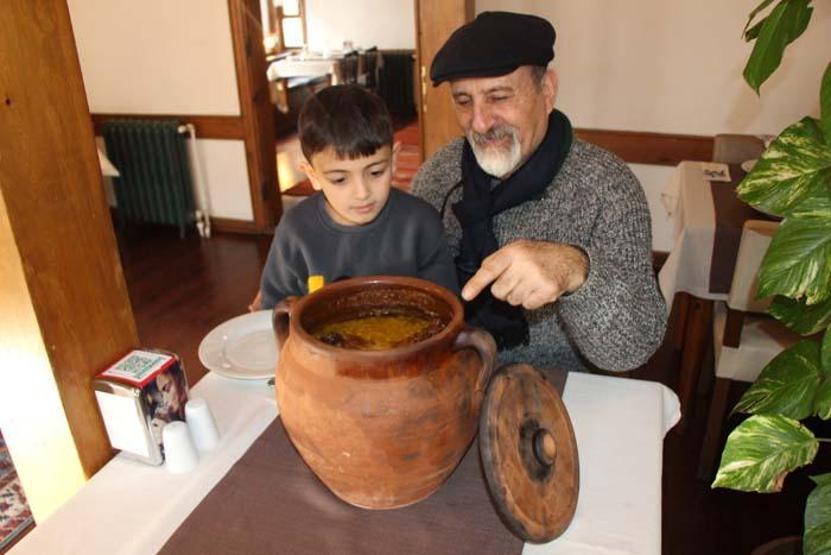 Amasyanın tescilli lezzeti taş fırın keşkeği: Pişmesi 12 saat sürüyor