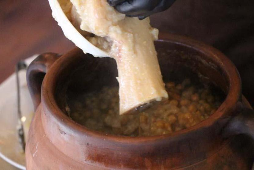 Amasyanın tescilli lezzeti taş fırın keşkeği: Pişmesi 12 saat sürüyor