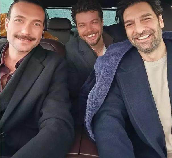 SİZ HEPİNİZ EŞREF TEK