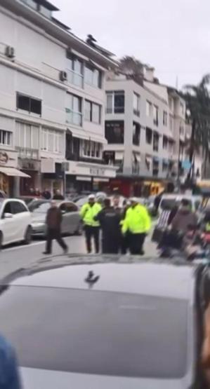 Bebek’te bir garip olay: Trafikte aracını durdurup dans etmeye başladı