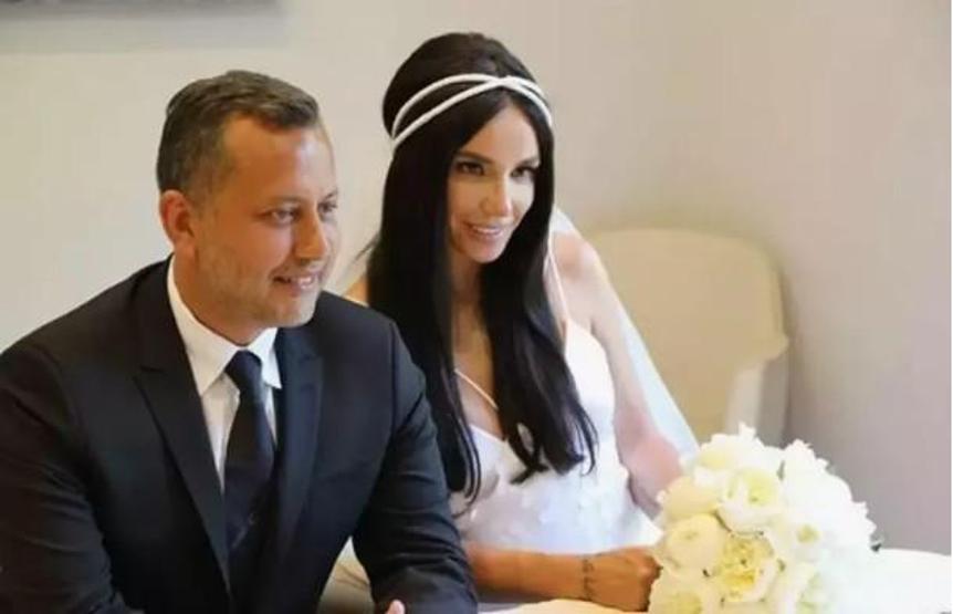 10 yıllar sonraları soyadını ekleyen Gülşen’den esprili aktarım