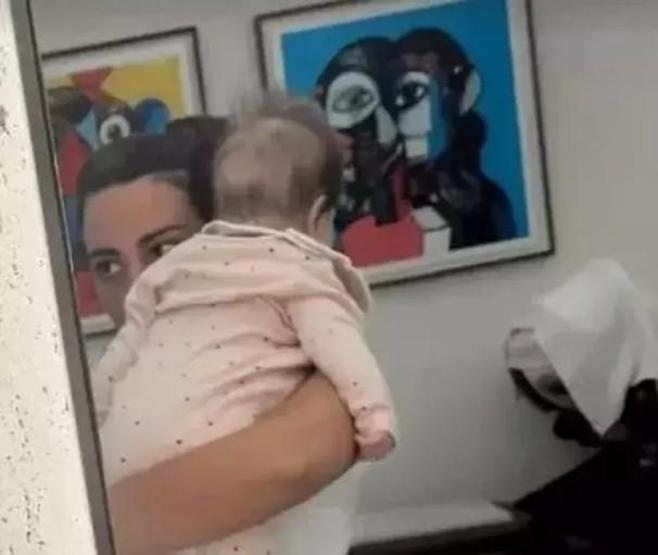 Melisa Ural’dan yeğeni Lina ile sürprizler poz