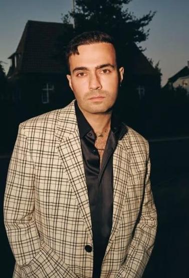 Gören tek daha baktı Serenay Sarıkayanın muazzam aşkı Mert Demir ‘Semt çocuğuna benziyorsun’ yorumuna bakın ne yanıt verdi