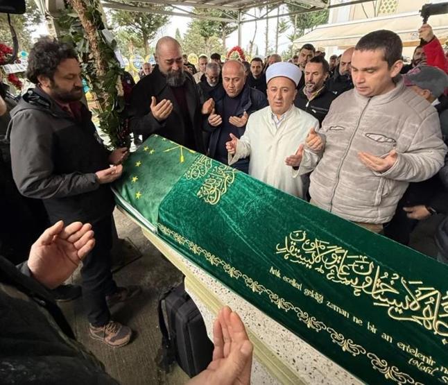 Oyuncu Kanbolat Görkem Arslana Veda Dostları Son Yolculuğunda Yalnız Bırakmadı