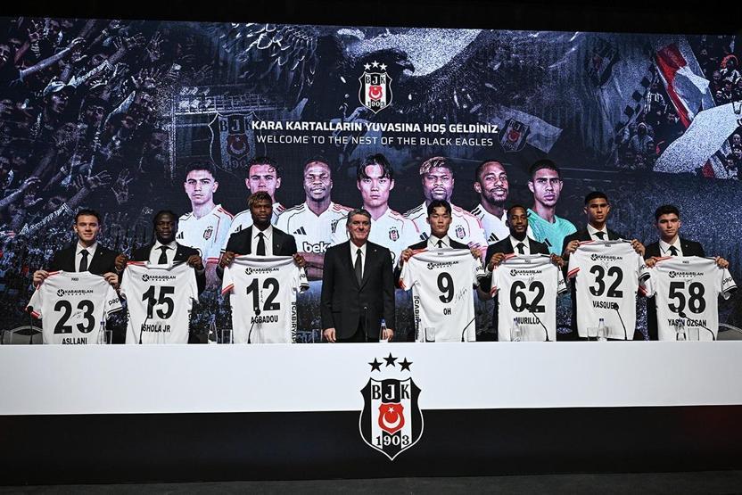 Beşiktaş, yeni transferleri için imza töreni düzenledi