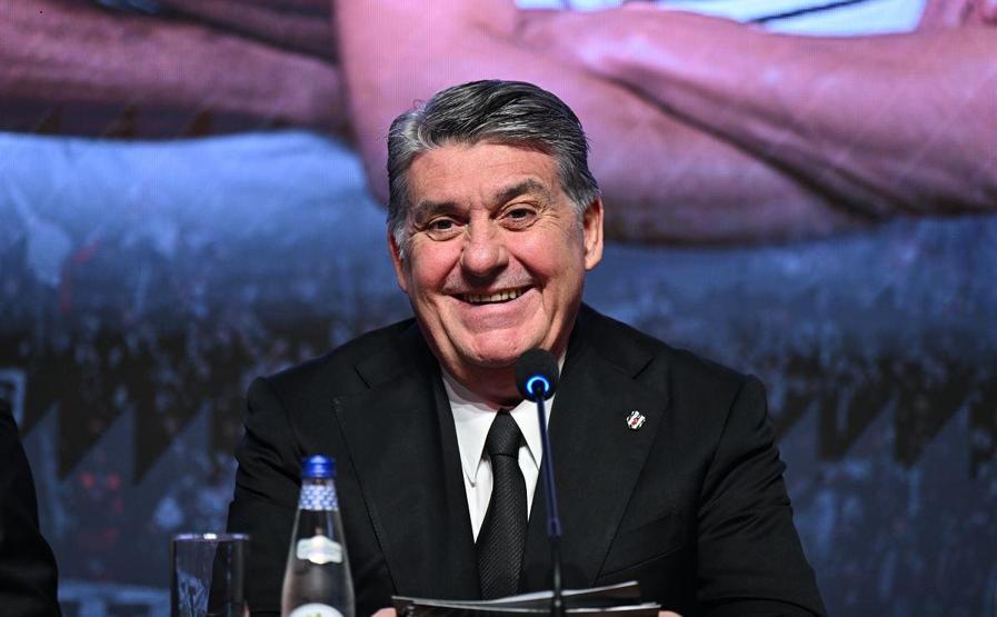 Beşiktaş, yeni transferleri için imza töreni düzenledi