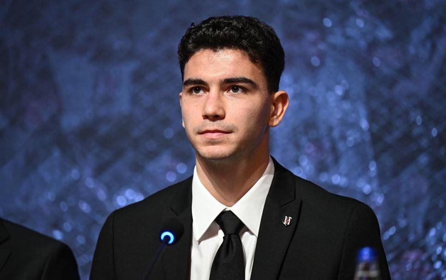 Beşiktaş, yeni transferleri için imza töreni düzenledi