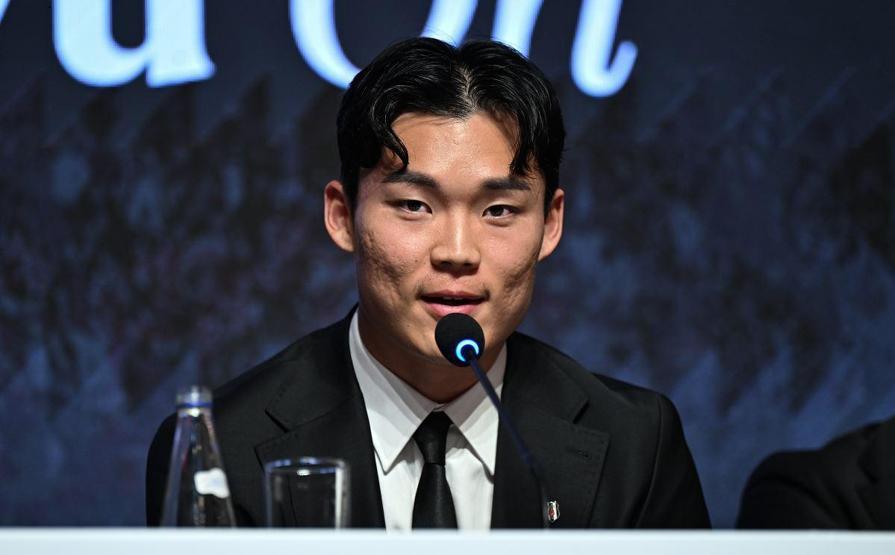 Beşiktaş, yeni transferleri için imza töreni düzenledi