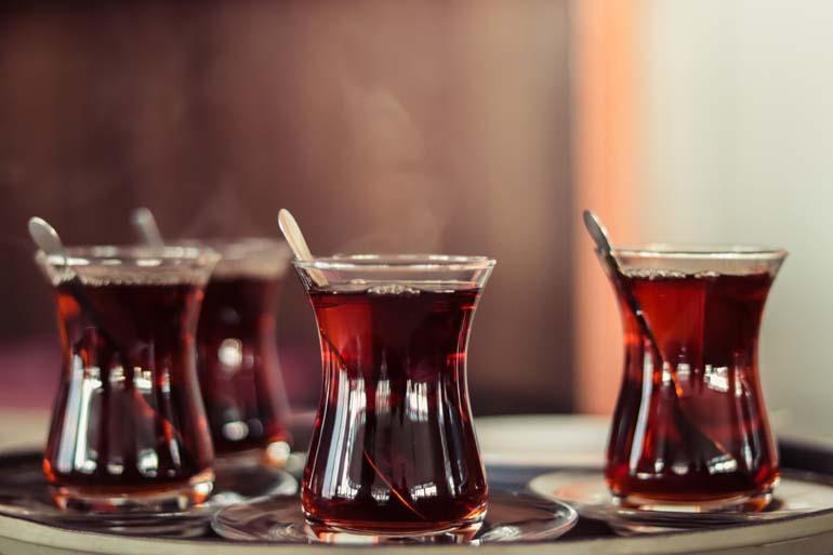 Çay ve Kahve Su Yerine Geçer mi İşte Gerçekler... Ramazan’da Su Dengesini Korumak Neden Önemli