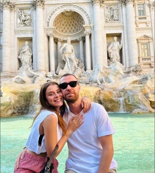 Oğulcan Engin ve İlayda Alişan Aşkı Tam Gaz Devam Ediyor Öpücüklerle Dolu Mutlu Anlar