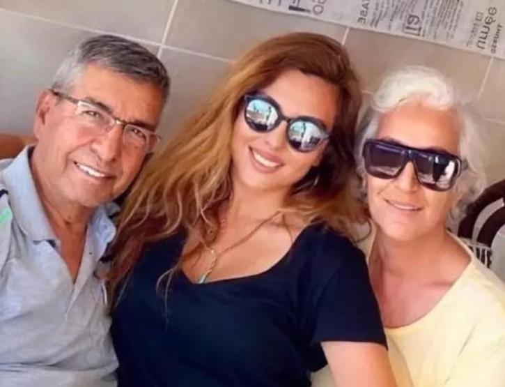 Anne ve Baba Gittiğinde Gerçek Gülüşler Gider