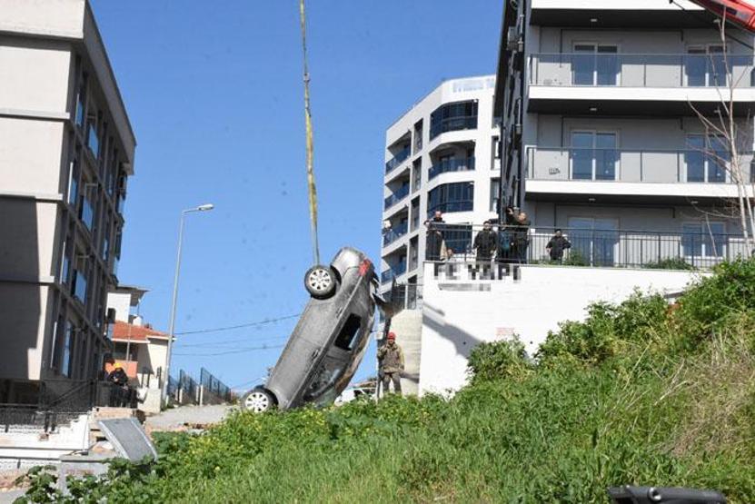 İzmirde korku dolu anlar: İlk önce balkon demirleri sallandı
