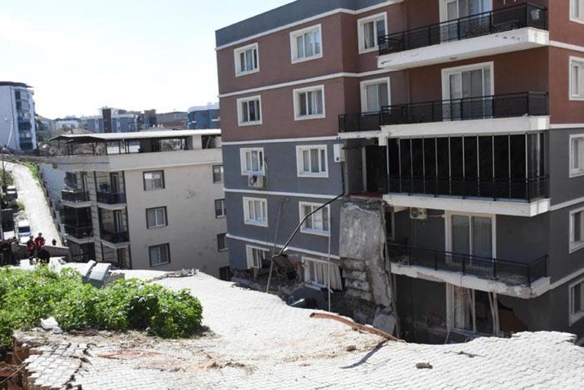 İzmirde korku dolu anlar: İlk önce balkon demirleri sallandı