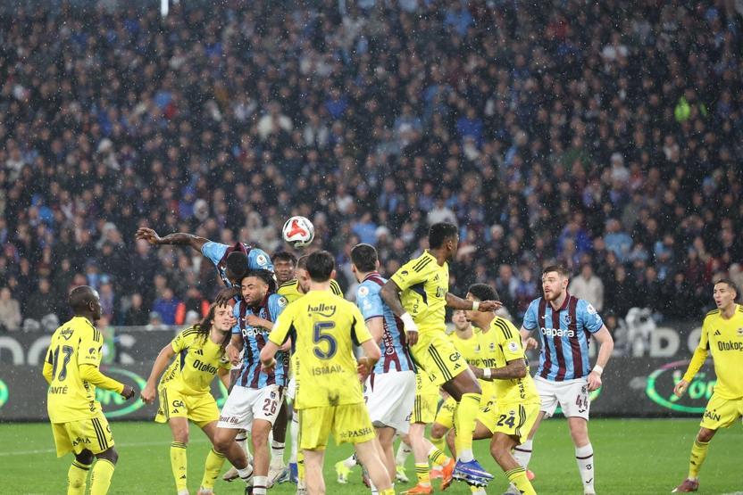 Trabzonspor - Fenerbahçe maçındaki hakem kararları incelendi: Golden önce faul var mı