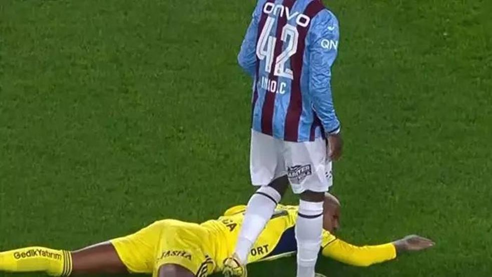 Trabzonspor - Fenerbahçe maçındaki hakem kararları incelendi: Golden önce faul var mı