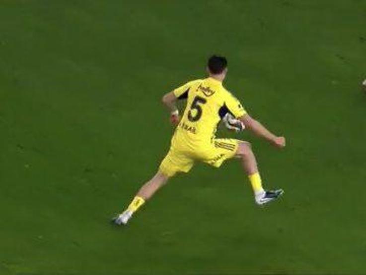 Trabzonspor - Fenerbahçe maçındaki hakem kararları incelendi: Golden önce faul var mı