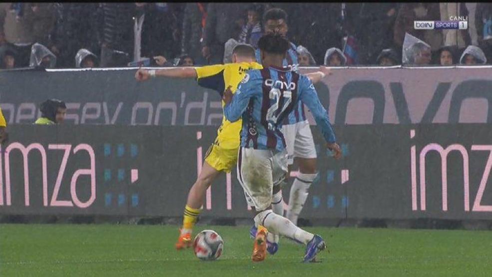 Trabzonspor - Fenerbahçe maçındaki hakem kararları incelendi: Golden önce faul var mı