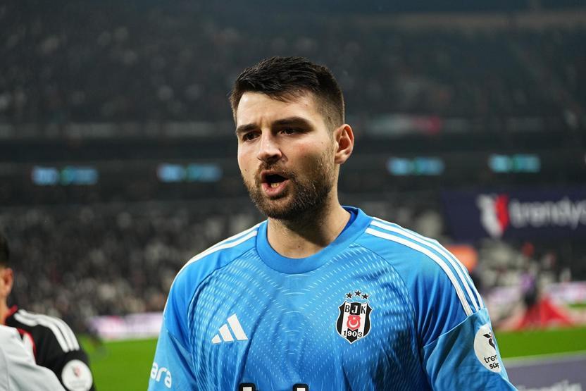 Altay Bayındır, Süper Lig için gün sayıyor