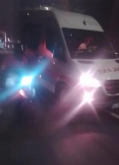 Fırtınada köprüyü geçmeye çalışan motokuryeye ambulans ve metrobüs kalkanı