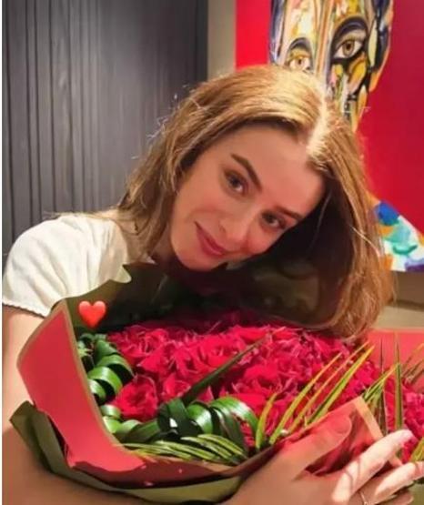 Oğulcan Enginden İlayda Alişan’a Romantik Jest: Her Gün Daha Çok