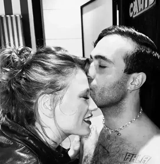 Mert Demirden gönülleri fetheden hareket SERENAY SARIKAYA BOŞUNA GÖNLÜNÜ KAPTIRMAMIŞ