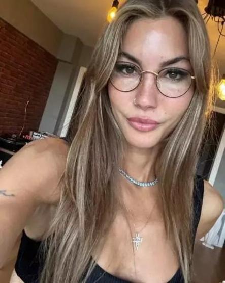 Çağla Şıkelin Zorlu 11 Saatlik Meditasyon Deneyimi