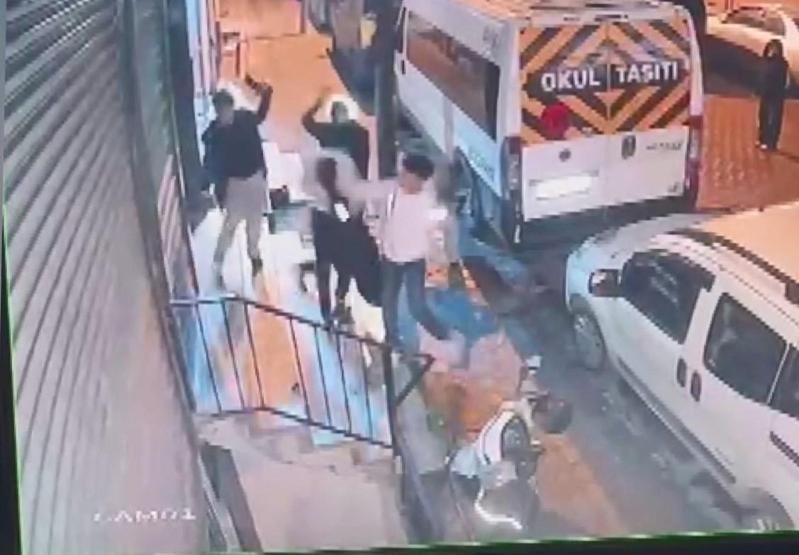 İstanbulda dehşet veren anlar: Oyun oynayan 2 çocuğa bıçaklı saldırı 5 kişi gözaltına alındı