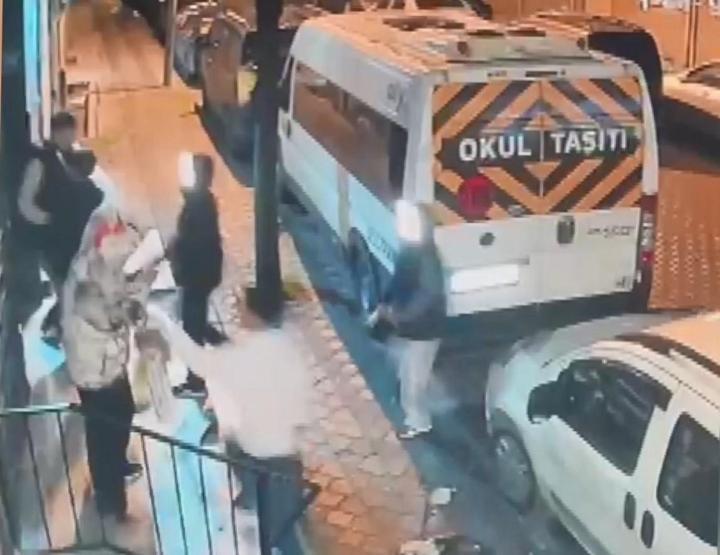 İstanbulda dehşet veren anlar: Oyun oynayan 2 çocuğa bıçaklı saldırı 5 kişi gözaltına alındı
