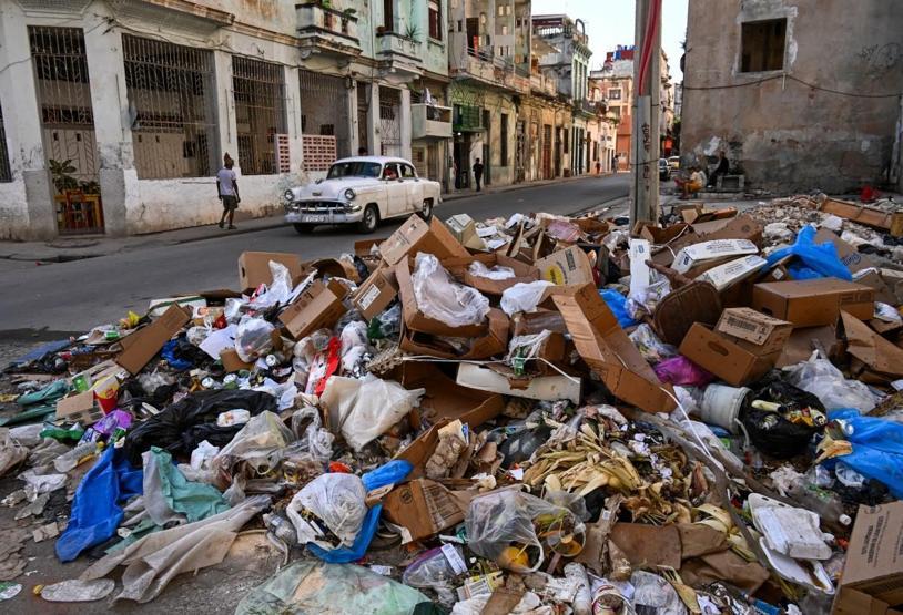 KÜBA’DA HAYAT DURDU Sokaklar çöple doldu, ışıklar söndü, eğitim kurumları ve iş yerleri kapandı...