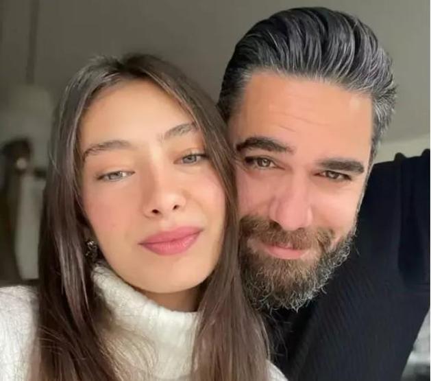 Neslihan Atagül’ün Ayna Pozuna Sanal Medyadan Beğeni Yağdı