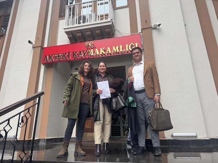 Oyuncu Metin Akpınarın Biyolojik Kızı Duygu Nebioğlu Davayı Kazandı İşte Alacağı Tazminat