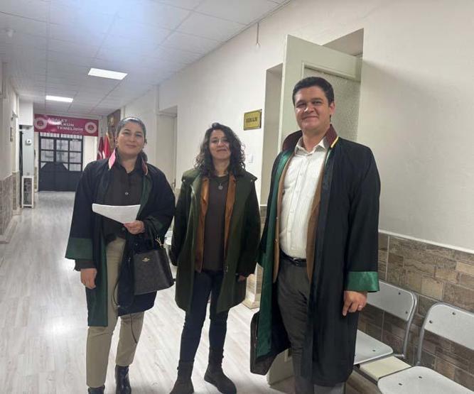 Oyuncu Metin Akpınarın Biyolojik Kızı Duygu Nebioğlu Davayı Kazandı İşte Alacağı Tazminat