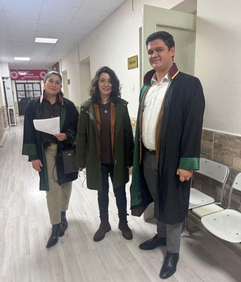 Oyuncu Metin Akpınarın Biyolojik Kızı Duygu Nebioğlu Davayı Kazandı İşte Alacağı Tazminat