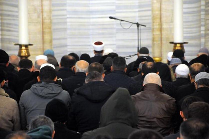 Selimiye Camisi 4 yıl sonra ibadete açıldı, cemaatle ilk namaz kılındı