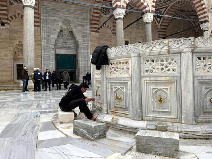 Selimiye Camisi 4 yıl sonra ibadete açıldı, cemaatle ilk namaz kılındı