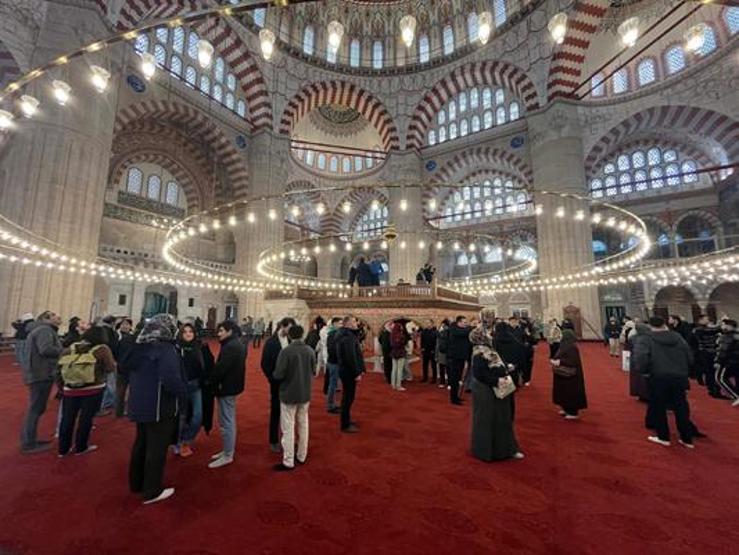 Selimiye Camisi 4 yıl sonra ibadete açıldı, cemaatle ilk namaz kılındı