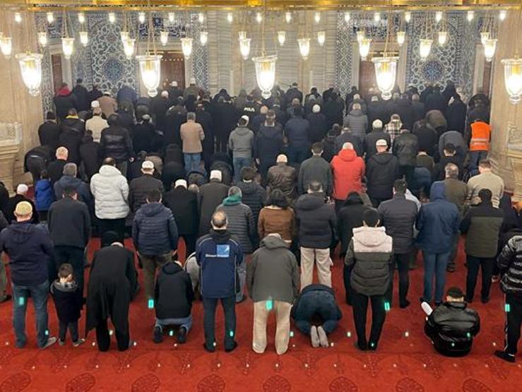 Selimiye Camisi 4 yıl sonra ibadete açıldı, cemaatle ilk namaz kılındı