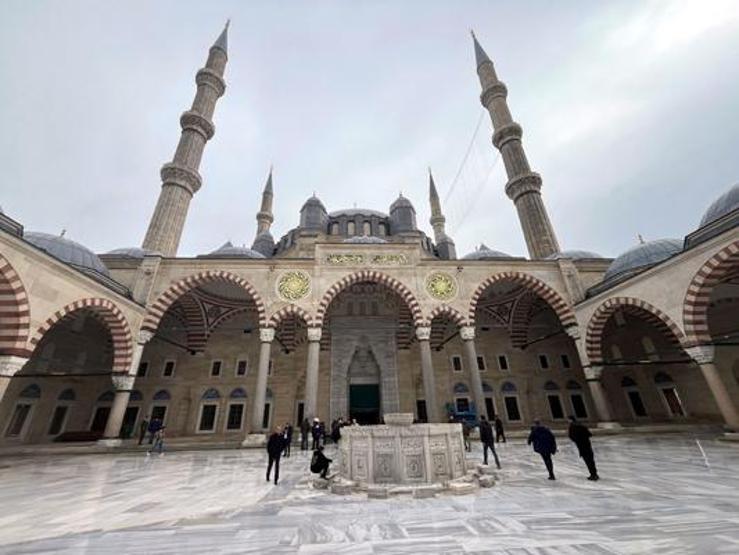 Selimiye Camisi 4 yıl sonra ibadete açıldı, cemaatle ilk namaz kılındı