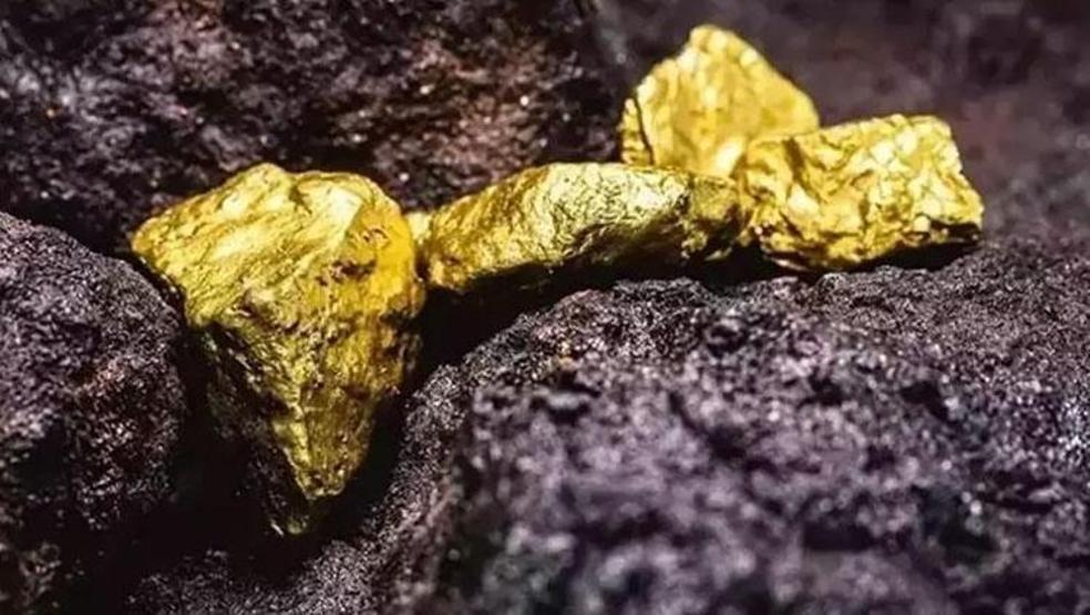 Kenyada toprağın altında yatan servet Günlük hedef 30 gram...