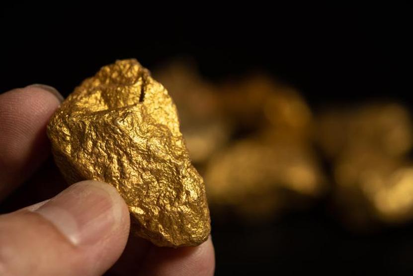 Kenyada toprağın altında yatan servet Günlük hedef 30 gram...