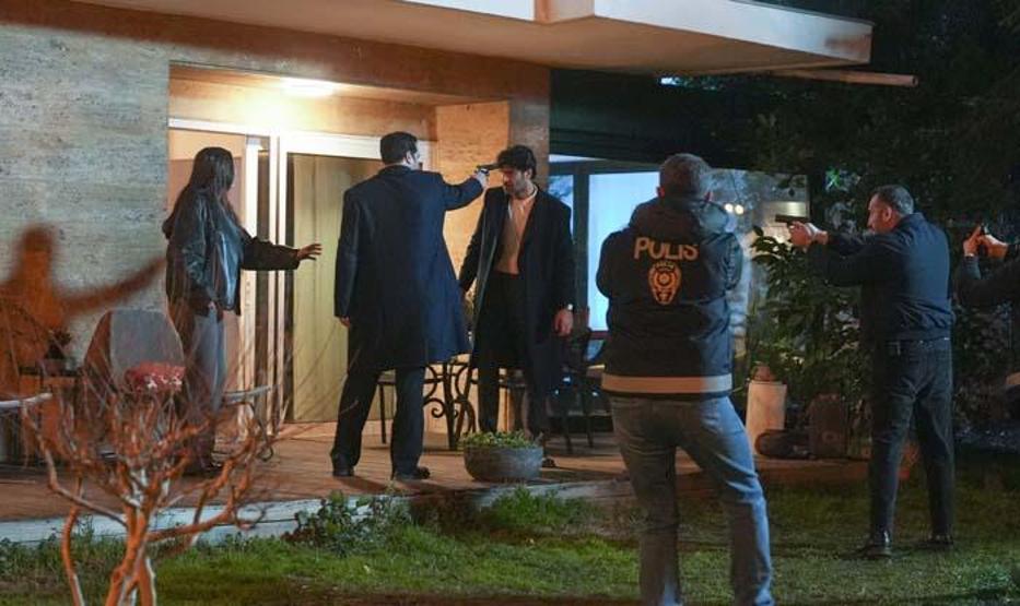 Eşref; Dinçere Ters Köşe Yaptı Kübra Ünlü Yazdı...