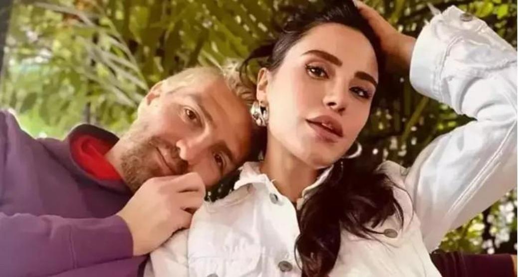 Şükran Ovalı ve Caner Erkinden Aşk Dolu Poz