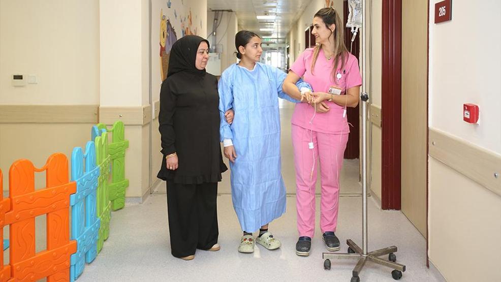 Gören doktorlar bile şaştı kaldı 14 yaşındaki kızın midesinden 3 kilo saç çıktı