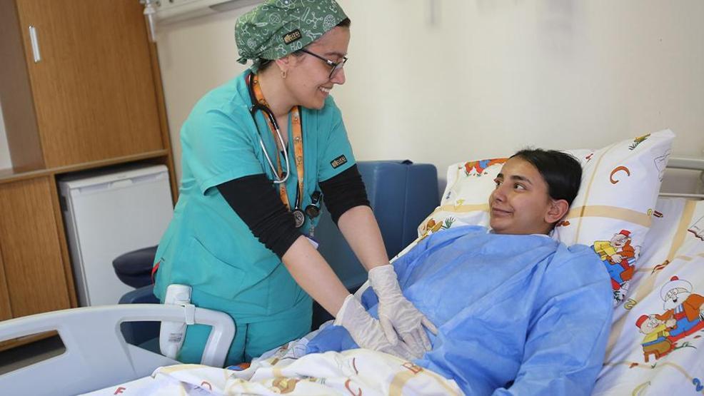 Gören doktorlar bile şaştı kaldı 14 yaşındaki kızın midesinden 3 kilo saç çıktı