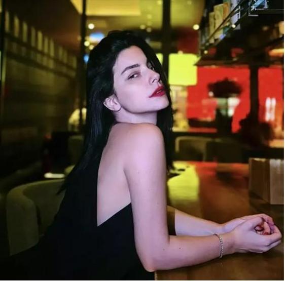 Merve Boluğur’un Paylaşımı Olay Oldu Photoshop Detayı Gözlerden Kaçmadı