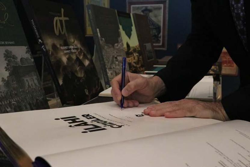 Demirören Yayınları, ‘Külliyede Ramazan’ etkinliklerinde stantta ziyaretçilerini ağırlamaya devam ediyor